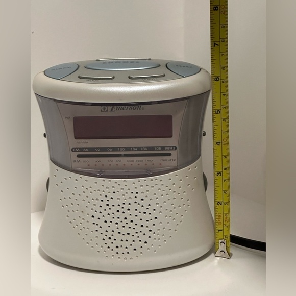 EMERSON Radio Alarm Clock AM/FM Radio Pearl
White Red LCD Display - Picture 8 of 9